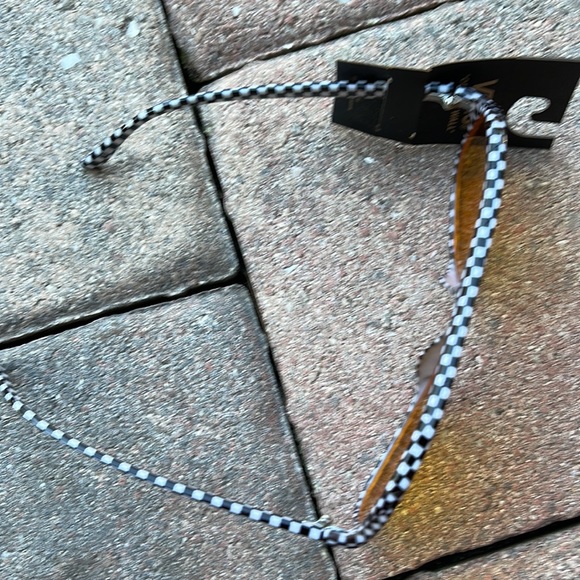 Vans Summer Holiday UV Protect Shades Sunglasses
NWT - Picture 4 of 16